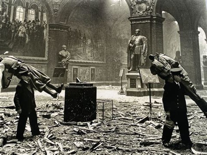 How do you get into the Reichstag in World at War?