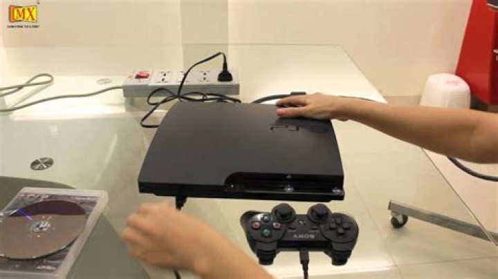 How do you hook up a PS3 to an old TV?