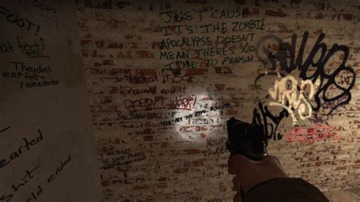 How do you throw a gas can in Left for Dead 2?