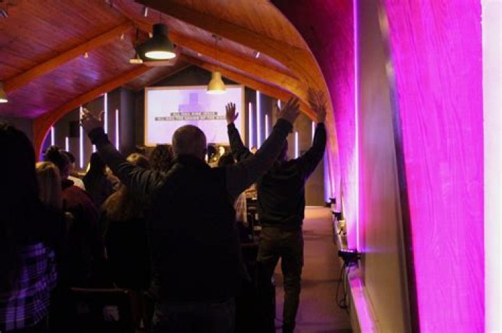 Is it a sin for a Christian to go to a nightclub?