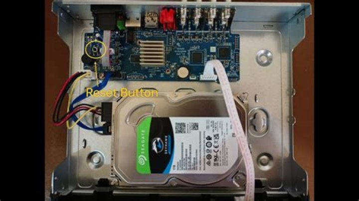 Is there a reset button on a DS?